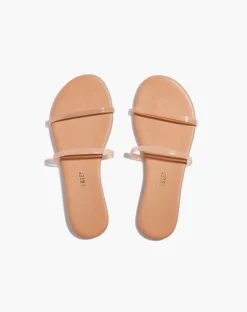 Gemma Clears Sandal in Pout